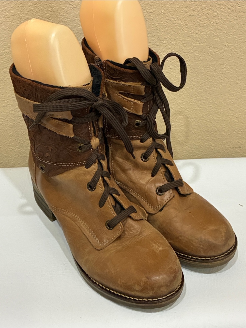 Dromedaris Lace-Up Leather Ankle Boots with Folded Cuff
